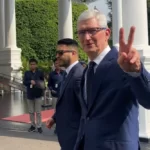 CEO Apple, Tim Cook, Mengunjungi Istana untuk Bahas Investasi di Indonesia