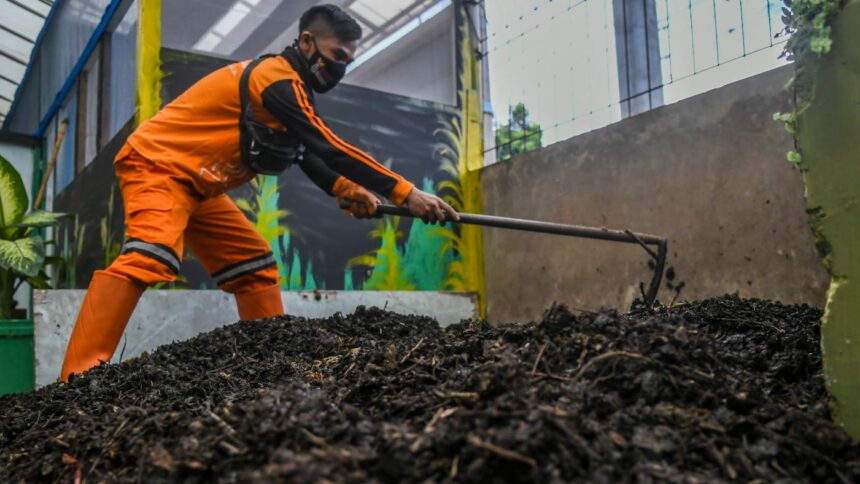 DLH : Setiap Hari, 1 Ton Sampah Organik Diolah Menjadi Pakan Ternak