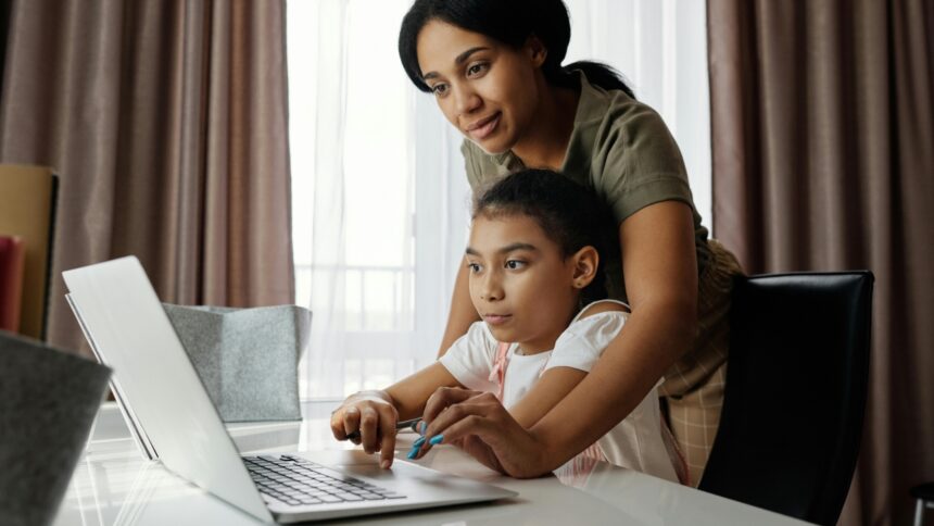 Dorong Literasi Digital Sebelum Anak Mengakses Internet