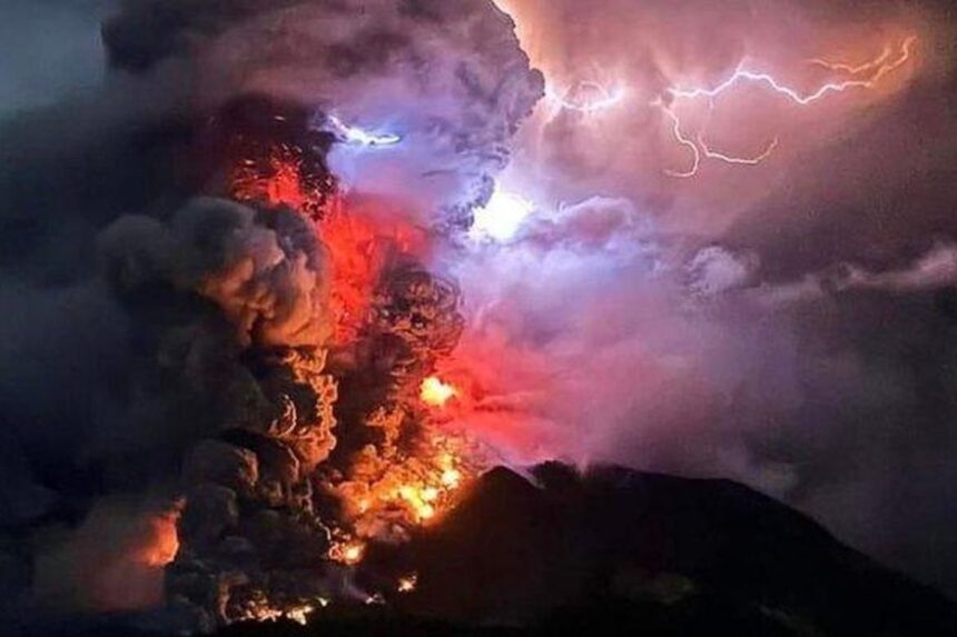 Erupsi Gunung Ruang Merusak Alat Perekam Kegempaan