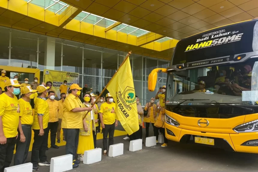 Golkar Memfasilitasi Pemberangkatan Ratusan Pemudik Secara Gratis