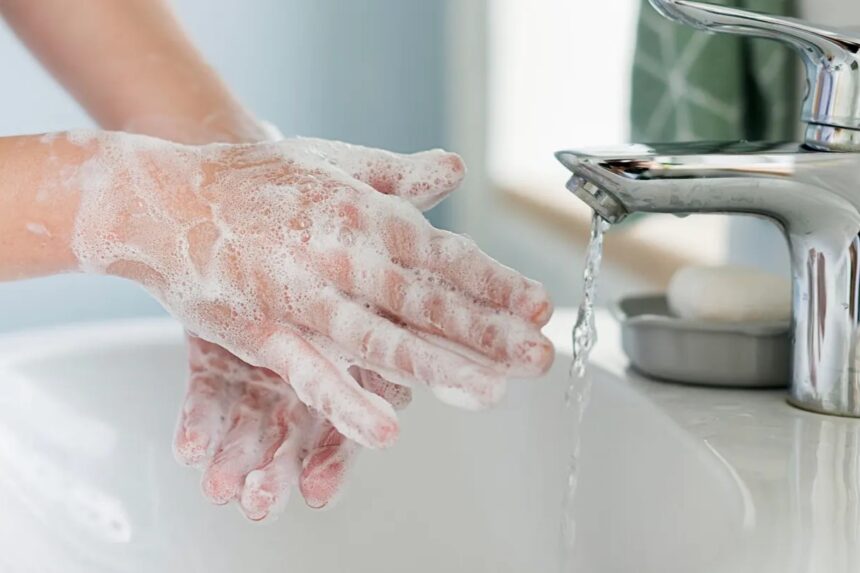 Kapan Harus Menggunakan Sabun dan Hand Sanitizer untuk Membersihkan Tangan?