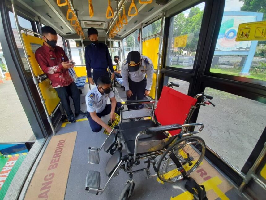 Kementerian Kesehatan : Permintaan Angkutan Umum Ramah Lansia Meningkat