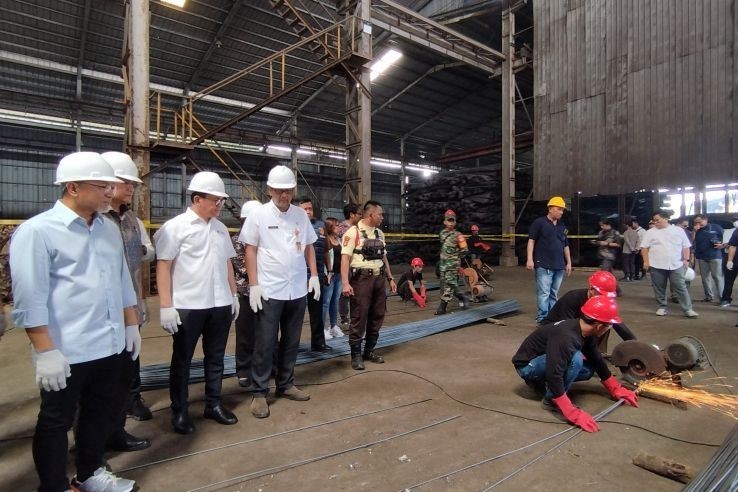 Mendag Memusnahkan Baja Tulangan yang Tidak Sesuai SNI Senilai Rp257 Miliar