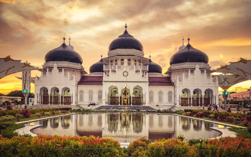 Menjelajahi 9 Destinasi Religi Selama Libur Lebaran