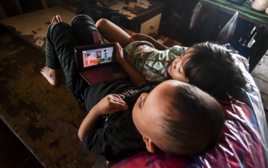 Penggunaan Hape dalam Waktu Lama Dapat Menjadi Pemicu Tantrum pada Anak