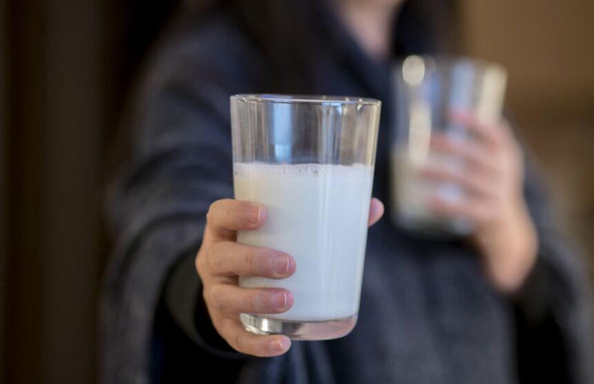 7 Efek Samping Minum Susu di Malam Hari yang Jarang Disadari, Apa Saja?