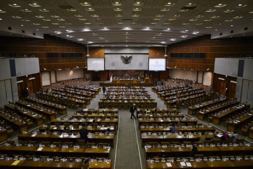 Anggota DPR, DPRD, dan DPD Terpilih Harus Mundur Saat Maju Pilkada