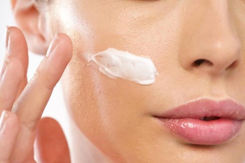 BPOM Mengajak Masyarakat untuk Tertib dalam Penggunaan Skincare Beretiket Biru