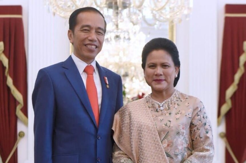 Jokowi Mengajak Ibu Negara "Nge-Vlog" di Mobil Dinas RI-1