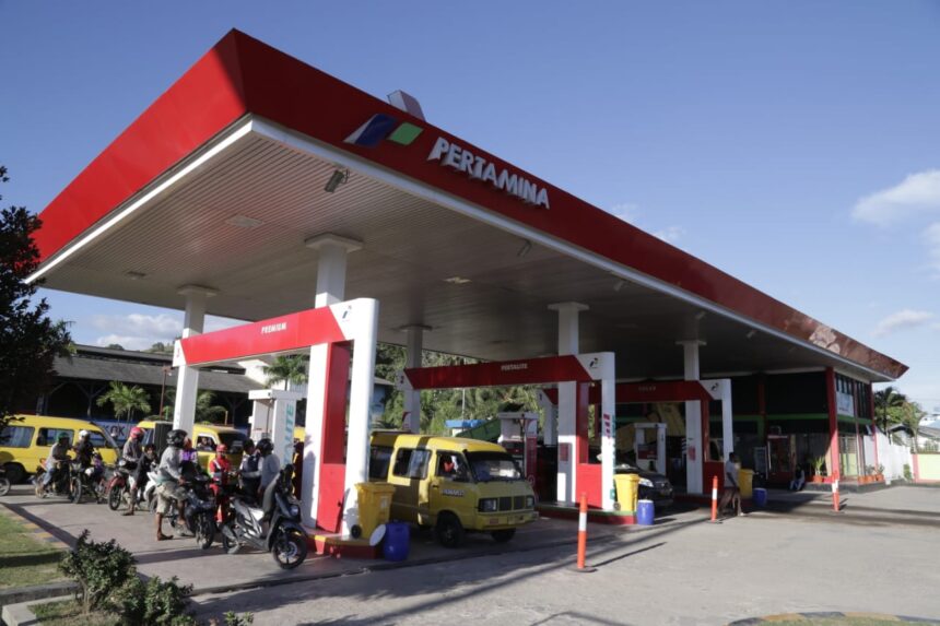 Mengapa Harga BBM Pertamina Tetap Stabil Meski Harga Minyak Dunia Melonjak?