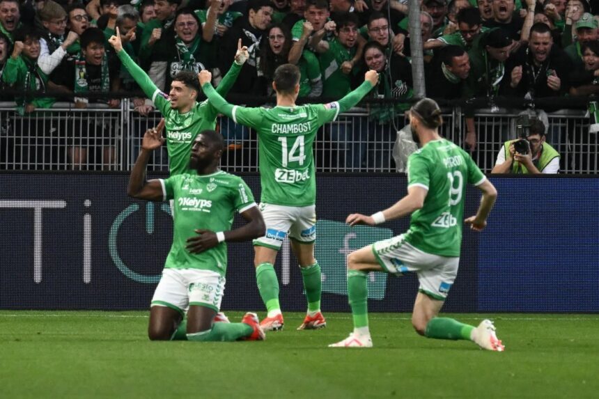 Saint-Etienne vs Metz : Les Verts Unggul di Leg Pertama Playoff Promosi/Degradasi Ligue 1
