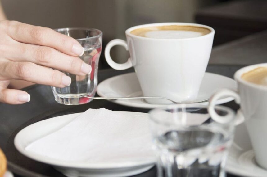 Apa Manfaat Minum Air Putih Sebelum Kopi di Pagi Hari? Ini Dia 5 Keuntungannya!