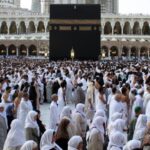Jemaah Haji Indonesia Diperiksa Petugas Bandara karena Membawa Kerikil dalam Koper