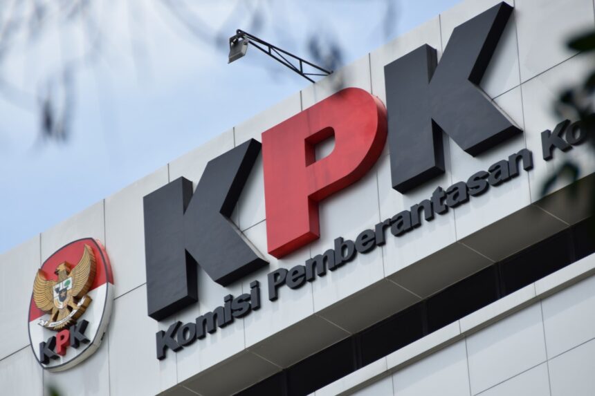KPK Menunda Penahanan Sekjen DPR : Menunggu Penghitungan Kerugian Negara
