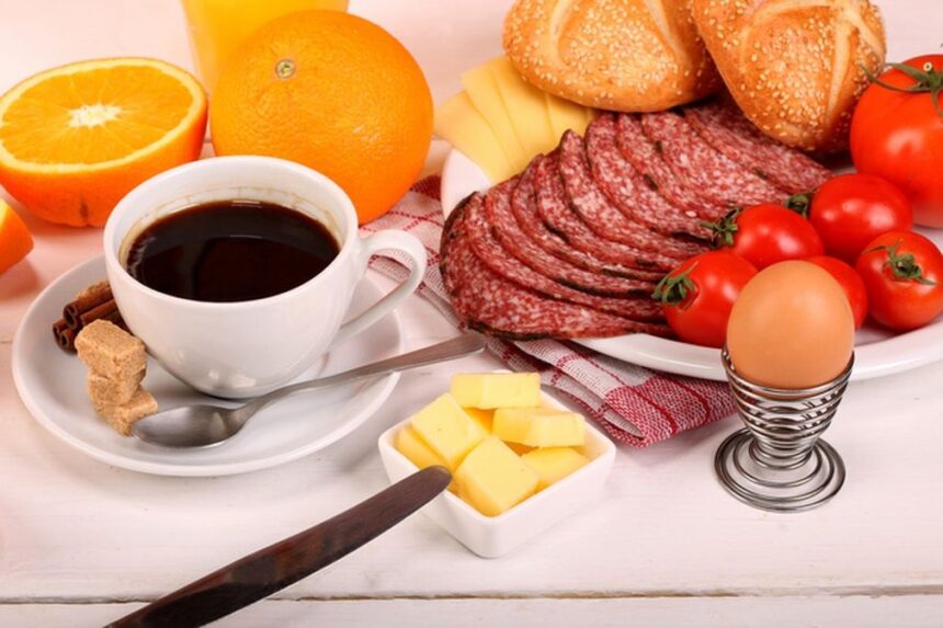 Kenapa Minum Kopi Setelah Makan Daging Tidak Disarankan?