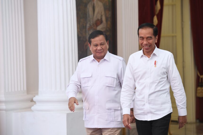Pesan Komitmen Transisi Melalui Posisi Duduk Jokowi dan Prabowo