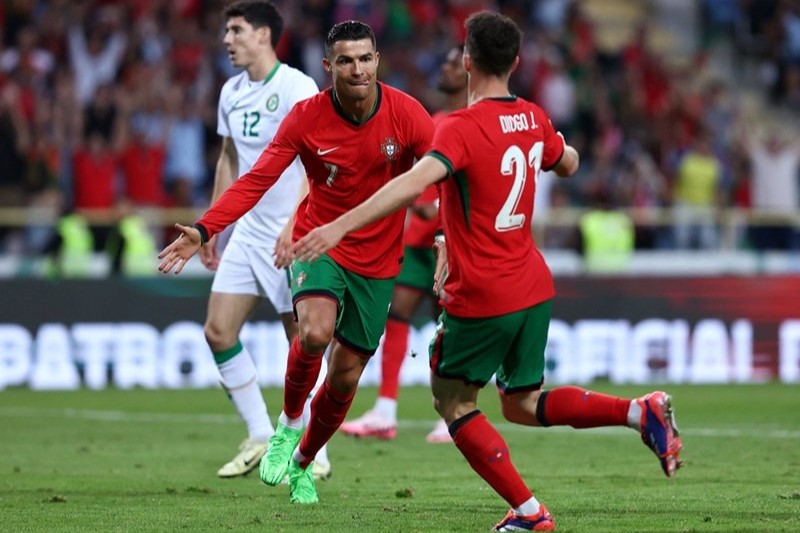 Portugal vs Irlandia : Ronaldo Cetak 2 Gol, Selecao das Quinas Menang 3-0