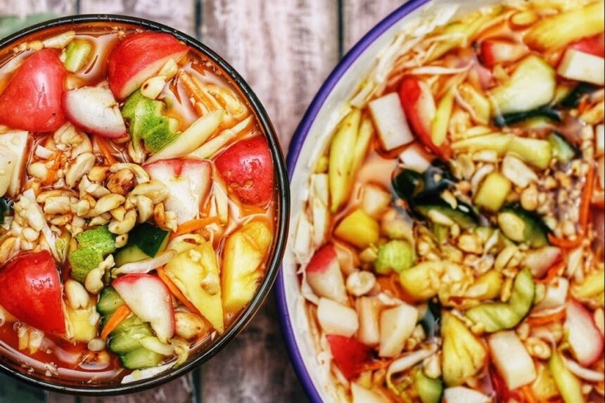 Rujak dan Asinan Indonesia Terpilih dalam Daftar Salad Buah Terbaik Dunia 2024