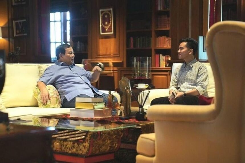 Presiden terpilih Prabowo Subianto diketahui telah melakukan pertemuan secara tertutup dengan wakil presiden terpilih Gibran Rakabuming.