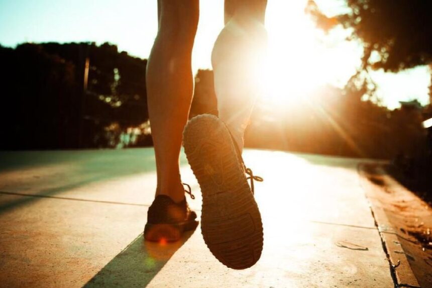 Tentukan Durasi Ideal Jalan Kaki untuk Menurunkan Berat Badan