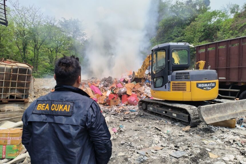 Bea Cukai Musnahkan Rokok dan Miras Ilegal Senilai Rp165 Miliar