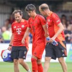 Cedera Retak Metatarsal, Bek Baru Bayern Absen 2-3 Bulan