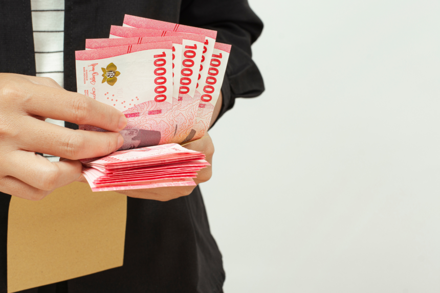 Gaji Tak Naik Sebabkan Daya Beli Masyarakat Indonesia Melemah