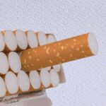 Jokowi Resmi Larang Penjualan Rokok Eceran Per Batang, Berikut Aturannya!
