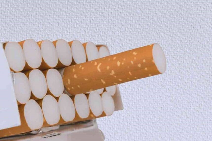 Jokowi Resmi Larang Penjualan Rokok Eceran Per Batang, Berikut Aturannya!