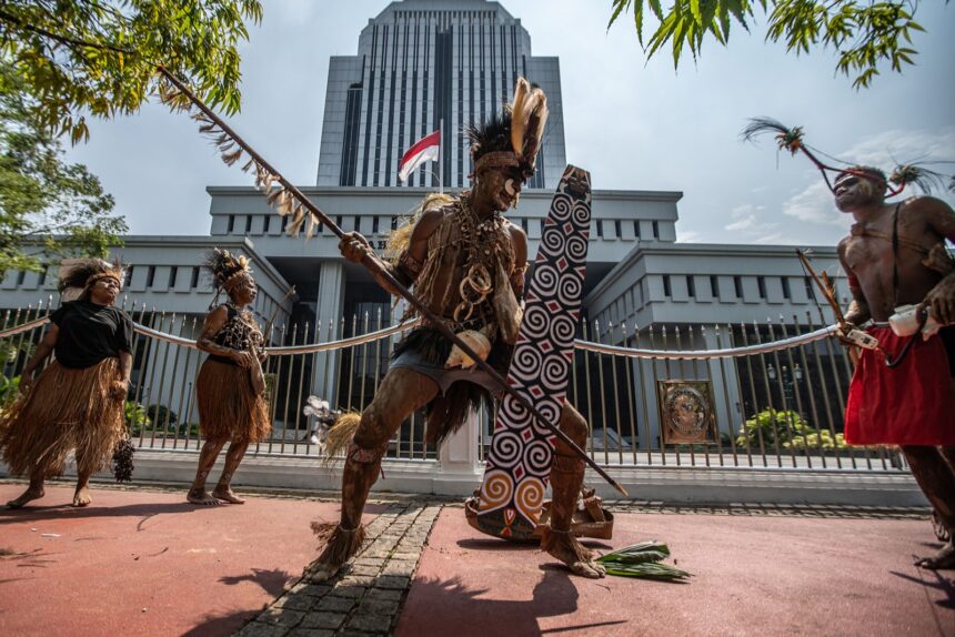 Masyarakat Adat Papua Serahkan Petisi ke MA Terkait Kasus Hutan Adat