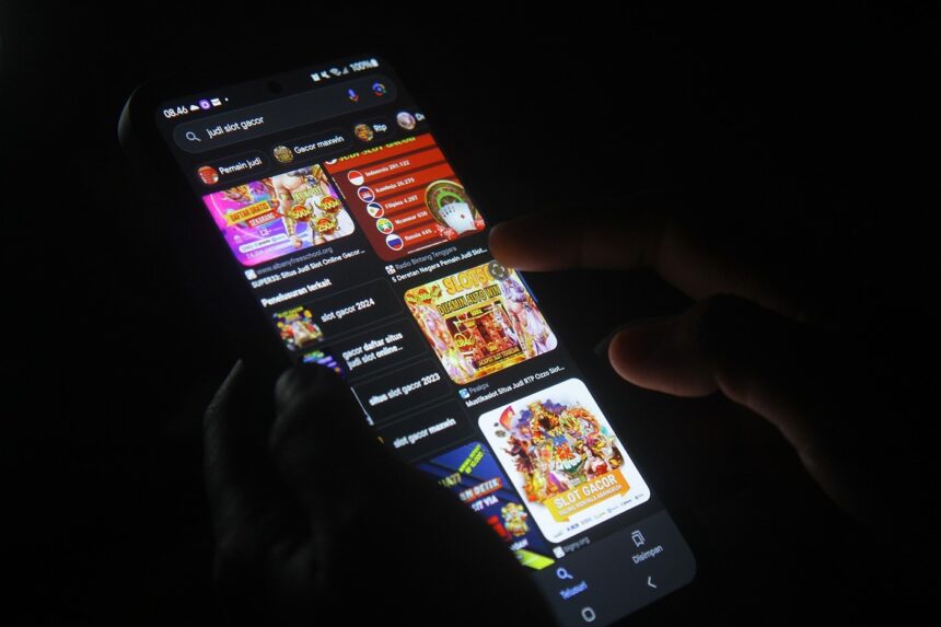 OJK Terapkan Sanksi Berat, Terlibat Judi Online Bisa Menyulitkan Hidup Normal