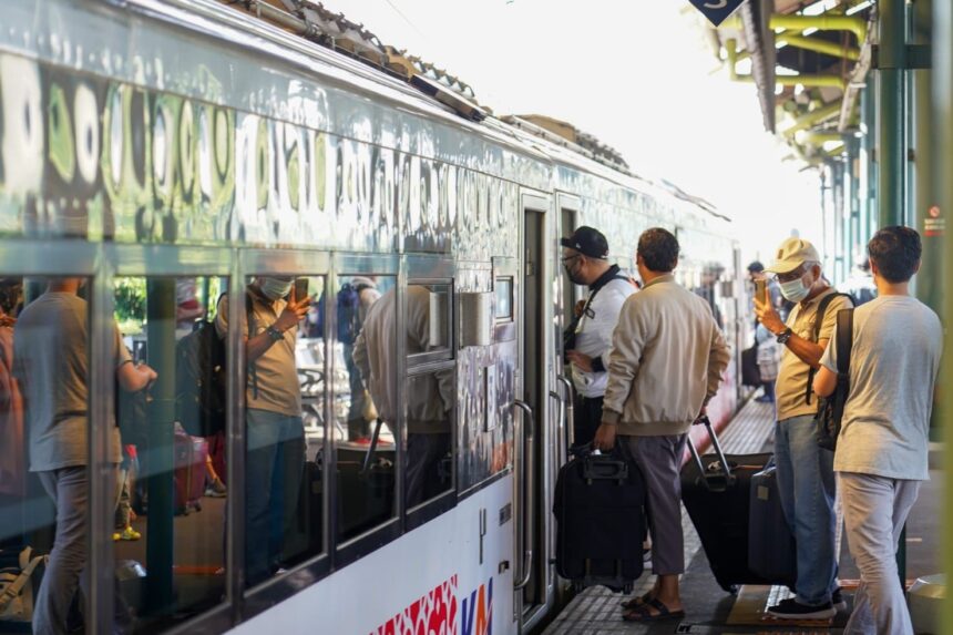 Wow! Jumlah Penumpang Kereta di Indonesia Tembus 218 Juta