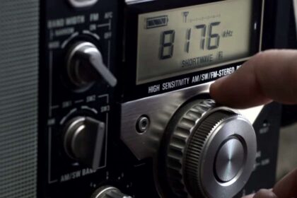 Menkominfo Ungkap Durasi Rata-Rata Mendengarkan Radio oleh Masyarakat