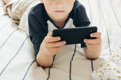 Orang Tua Diingatkan tentang Risiko Teknologi bagi Anak Balita