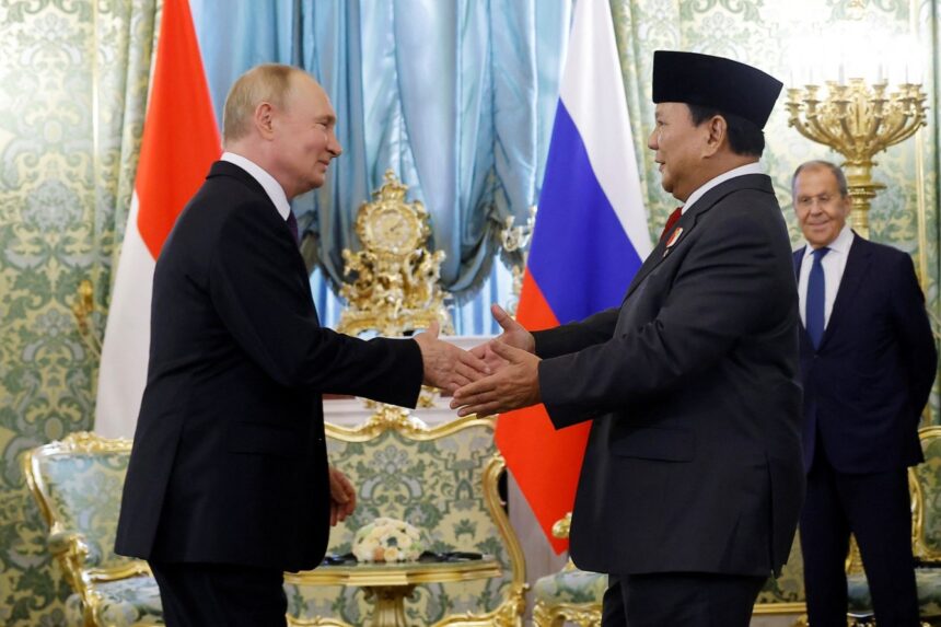 Prabowo Bertemu Vladimir Putin di Kremlin untuk Memperkuat Hubungan RI-Rusia